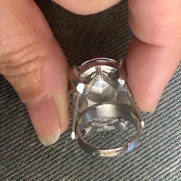 Brilliant red stone signature ring - Picture 3 of 5